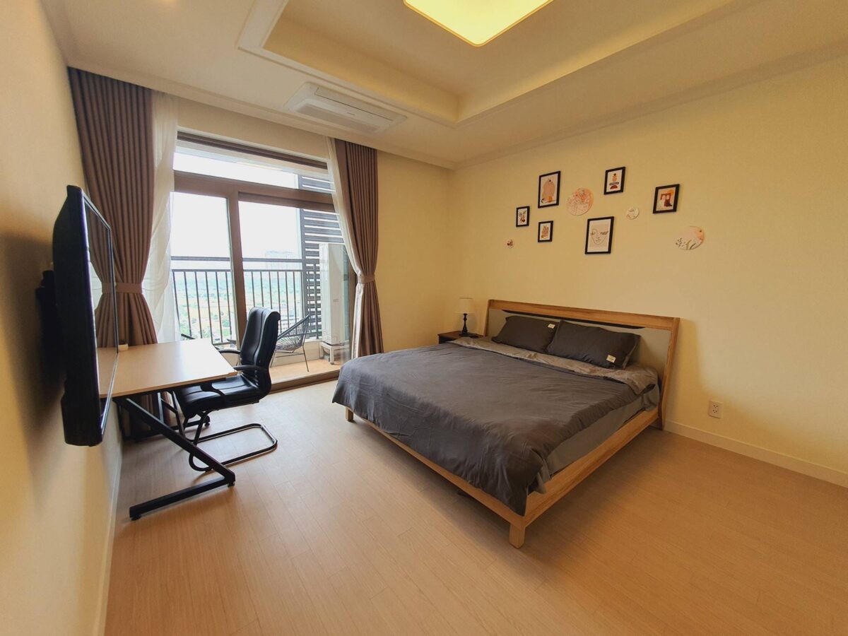 Eye-catching 3BRs apartment at Starlake Gallery for rent (10)