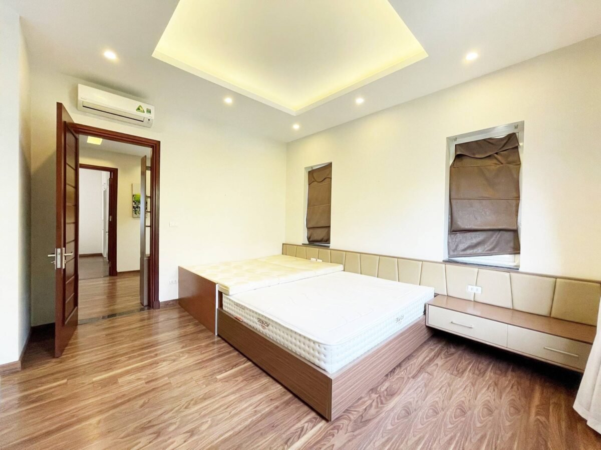 Fully furnished villa for rent in Vinhomes Riverside Anh Dao (11)