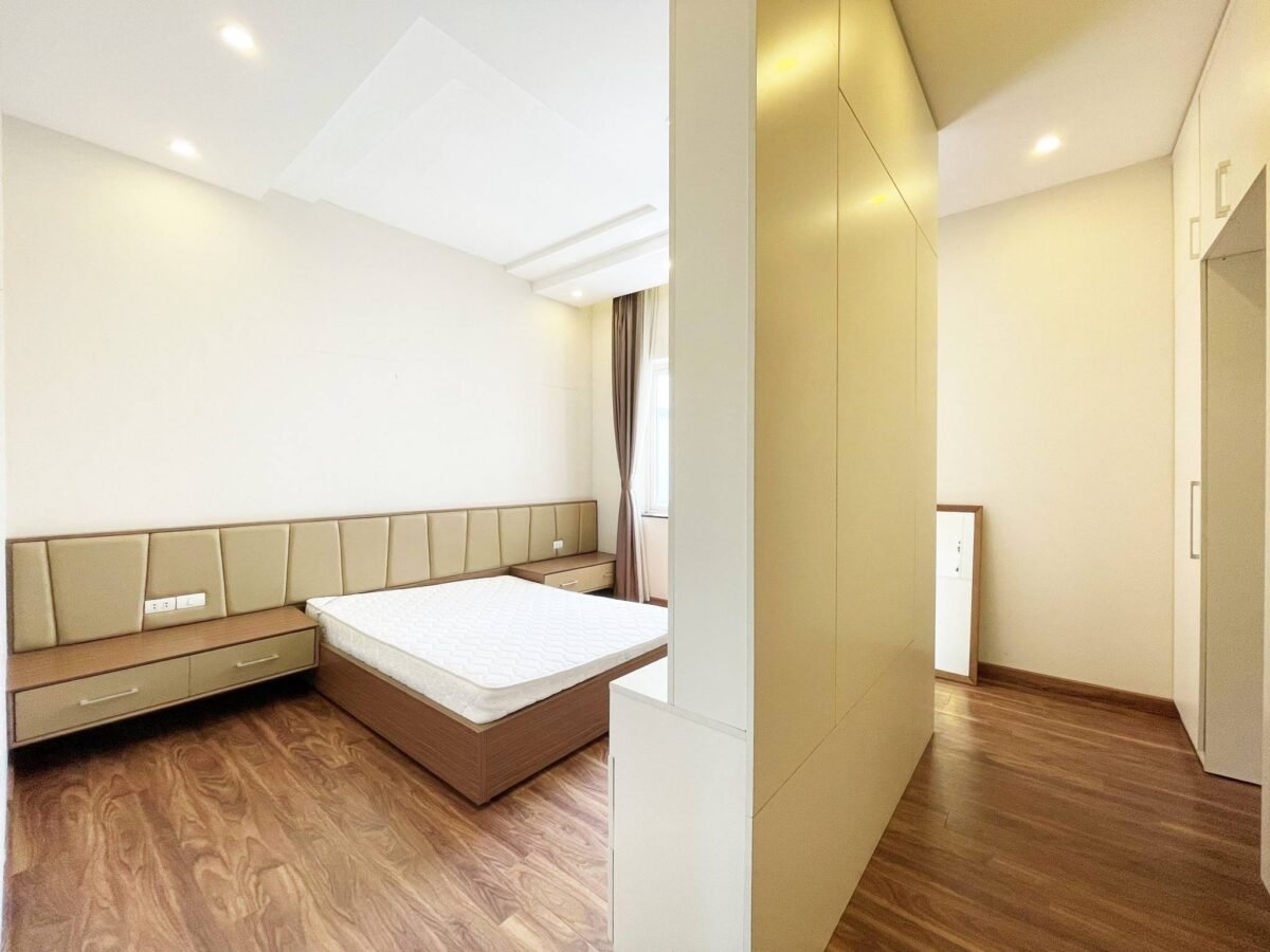 Fully furnished villa for rent in Vinhomes Riverside Anh Dao (14)