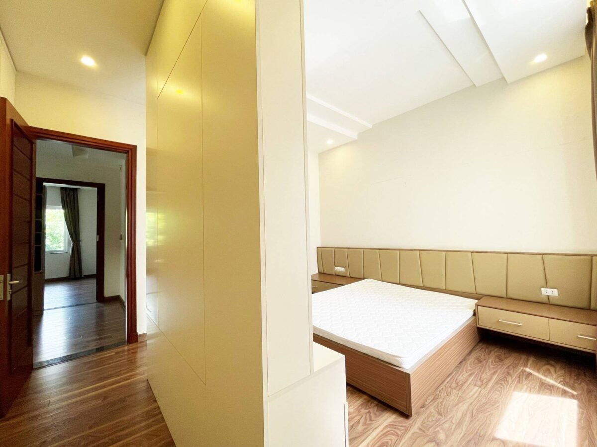 Fully furnished villa for rent in Vinhomes Riverside Anh Dao (15)