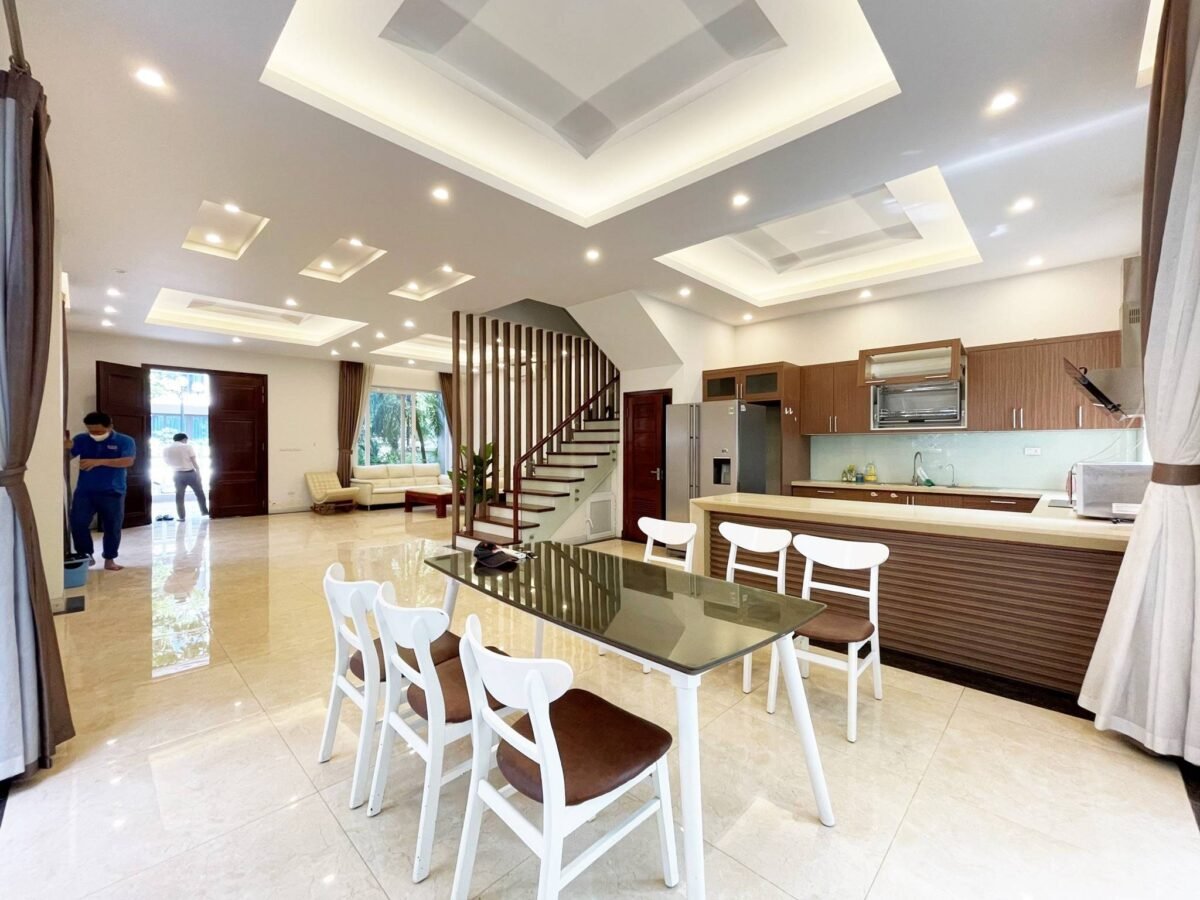 Fully furnished villa for rent in Vinhomes Riverside Anh Dao (4)