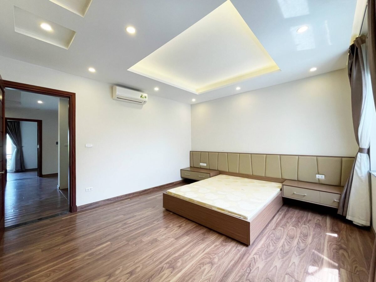 Fully furnished villa for rent in Vinhomes Riverside Anh Dao (7)
