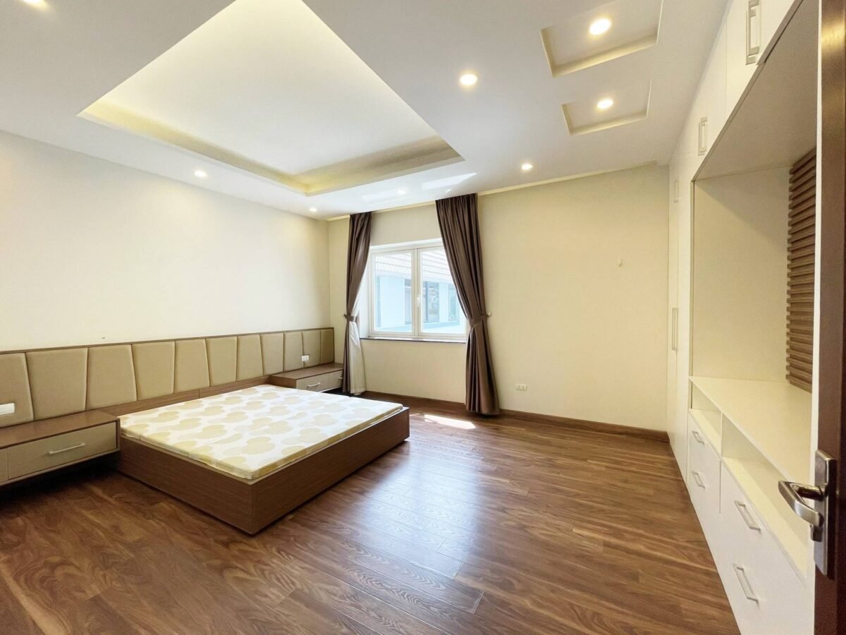 Fully furnished villa for rent in Vinhomes Riverside Anh Dao (8)