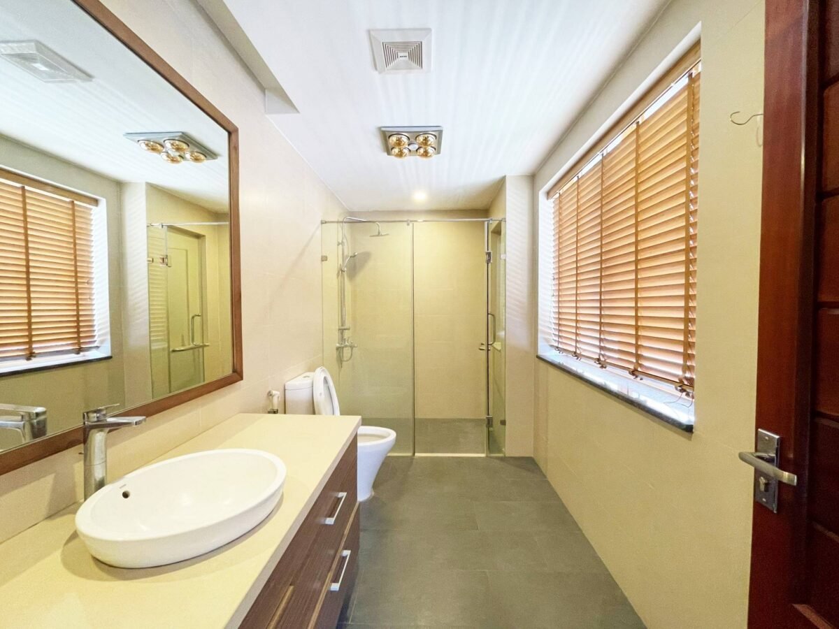 Fully furnished villa for rent in Vinhomes Riverside Anh Dao (9)