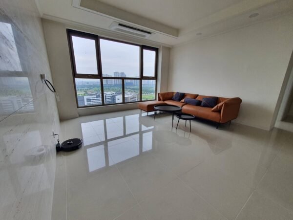 High-floor Starlake apartment for rent at Building 902 (2)