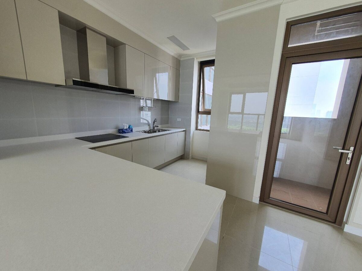 High-floor Starlake apartment for rent at Building 902 (4)