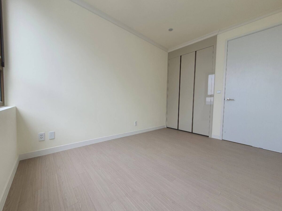 High-floor Starlake apartment for rent at Building 902 (6)