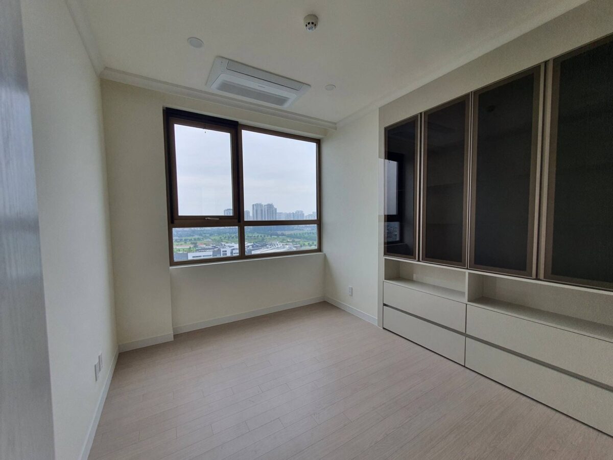 High-floor Starlake apartment for rent at Building 902 (7)