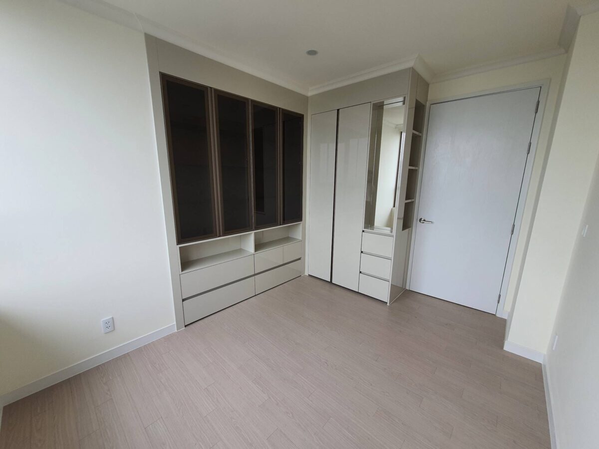 High-floor Starlake apartment for rent at Building 902 (8)