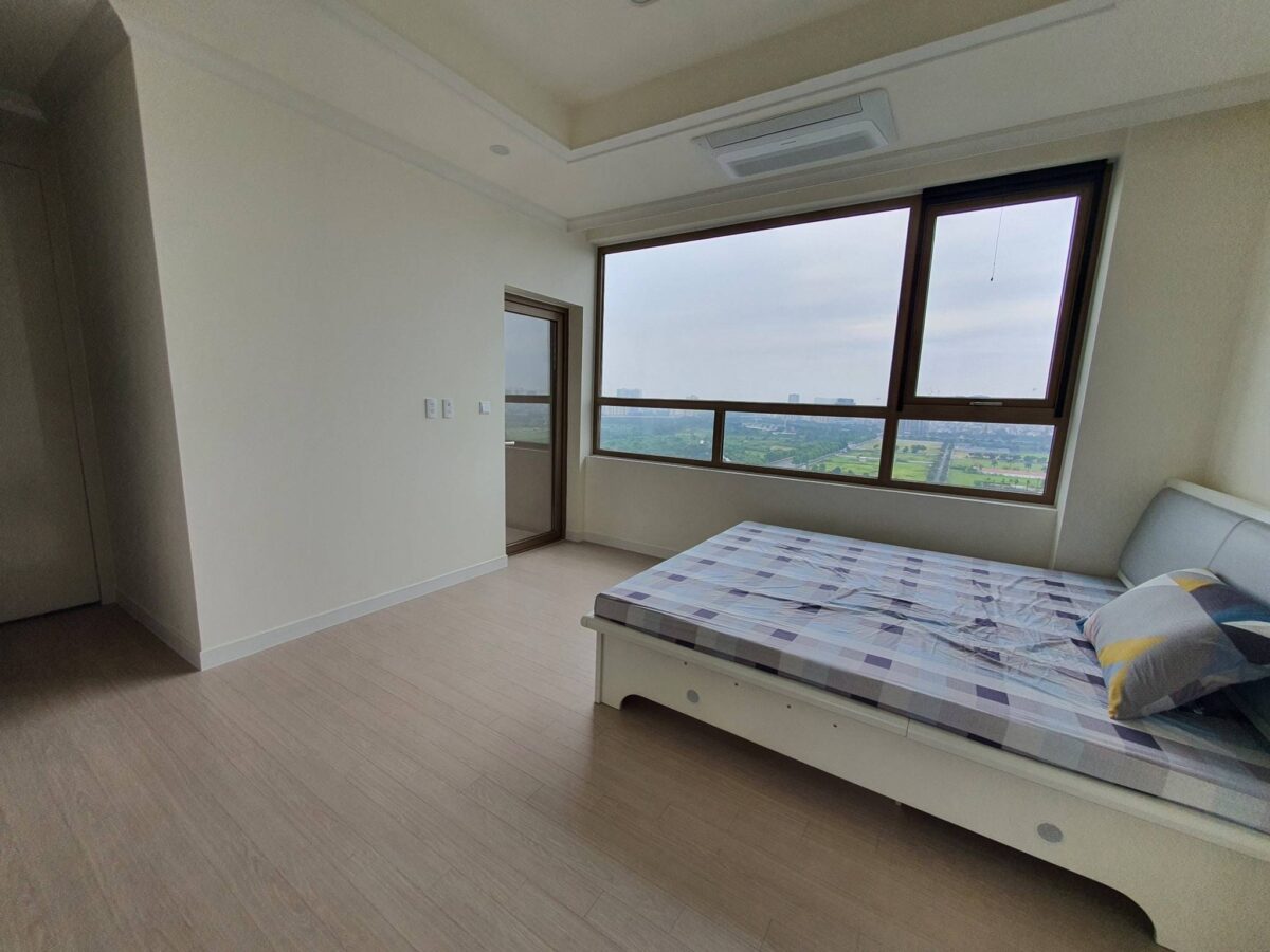 High-floor Starlake apartment for rent at Building 902 (9)