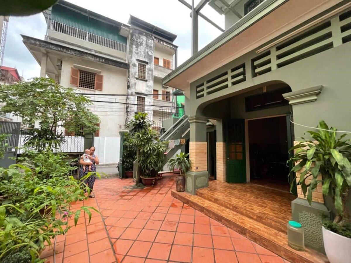 Large garden house for rent at Westlake Tay Ho (3)