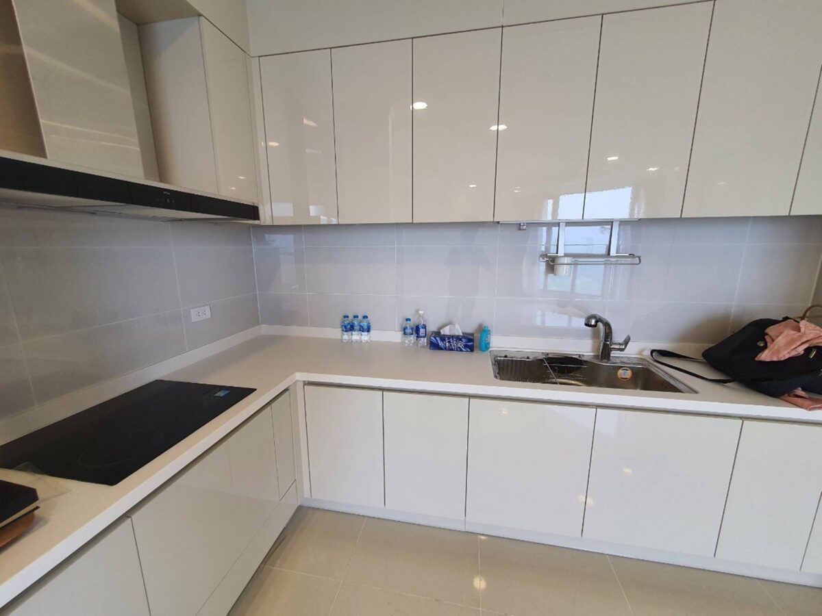 Marvellous high-level floor Starlake Daewoo apartment for rent (12)