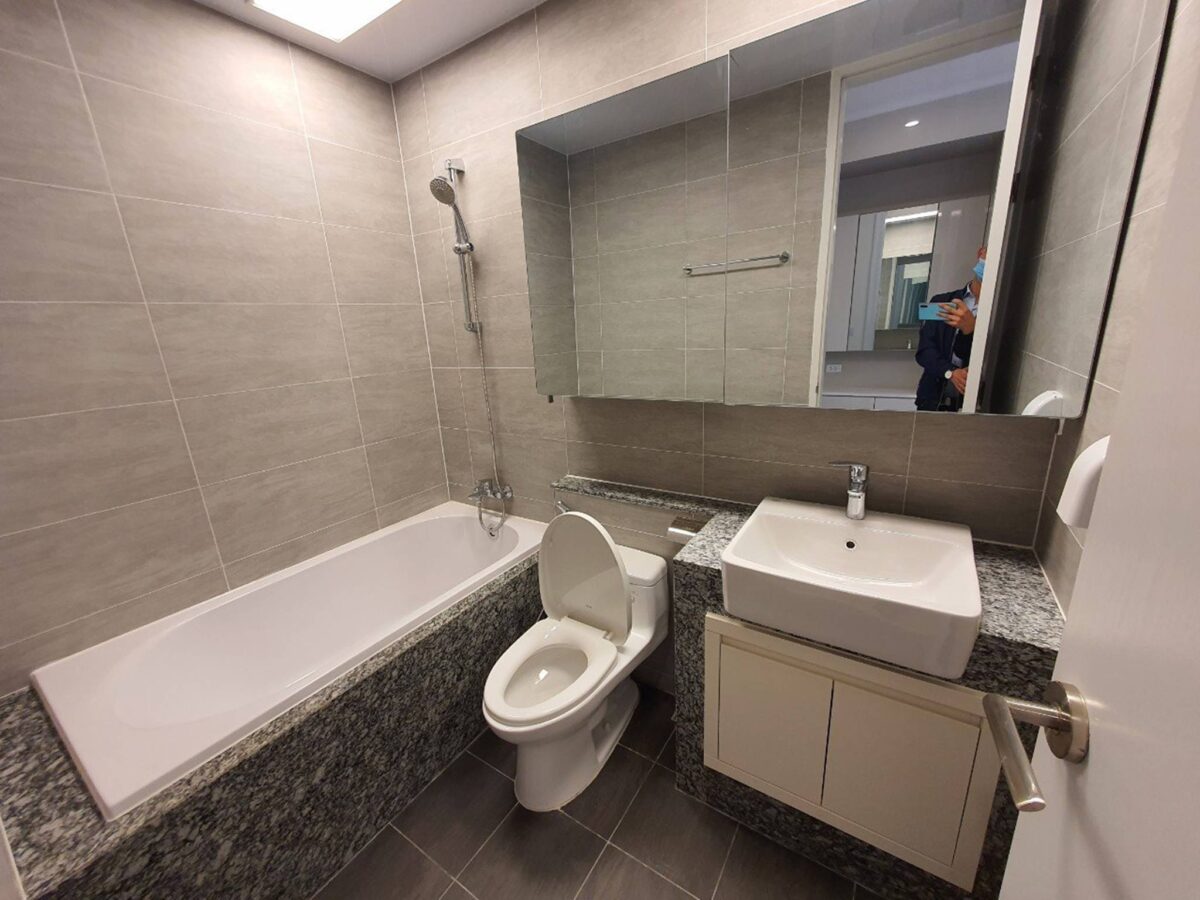 Marvellous high-level floor Starlake Daewoo apartment for rent (14)