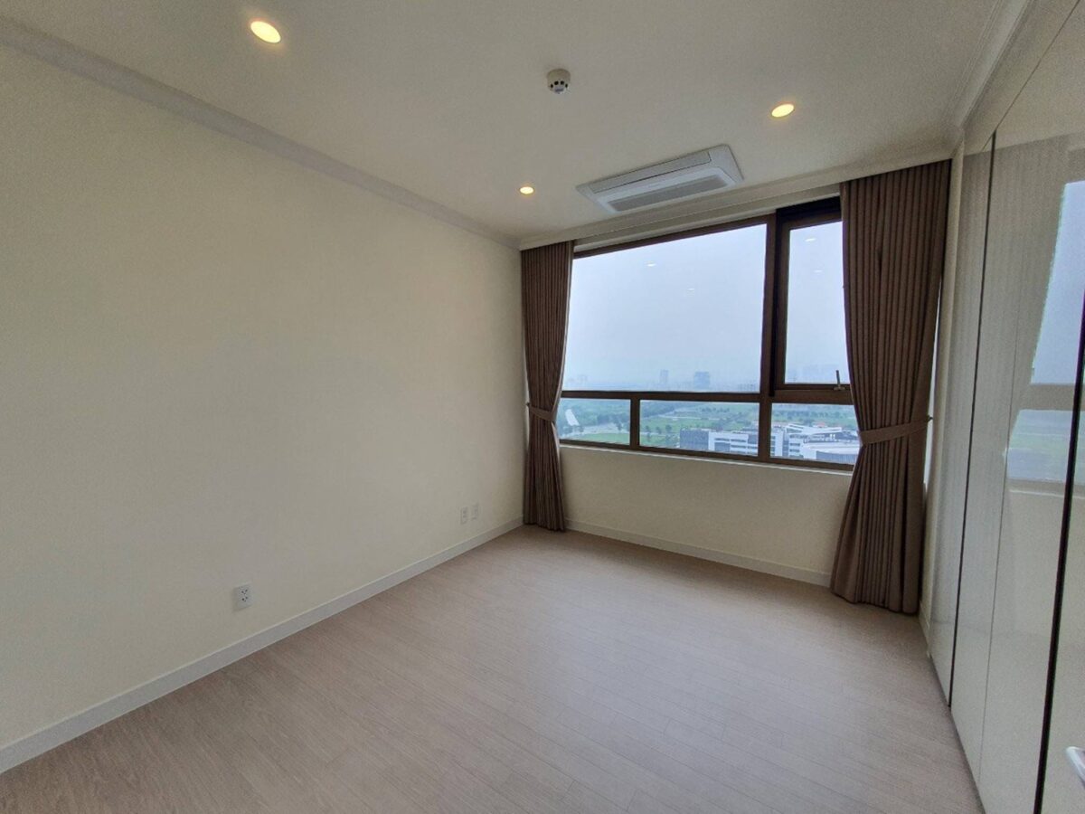Marvellous high-level floor Starlake Daewoo apartment for rent (9)