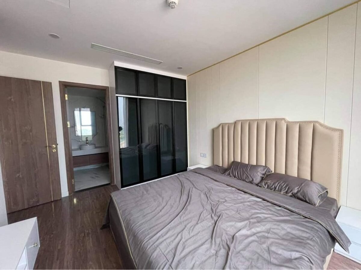 Nice golf-view 3BRs apartment at Sunshine City for rent (3)