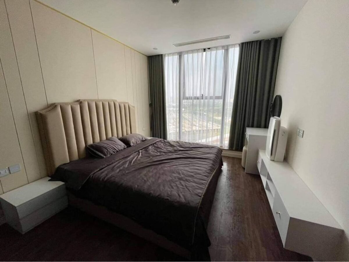 Nice golf-view 3BRs apartment at Sunshine City for rent (4)