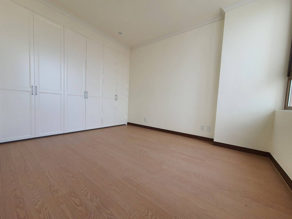 Nice unfurnished 3BRs apartment for rent in Starlake, near the Korean Embassy (10)