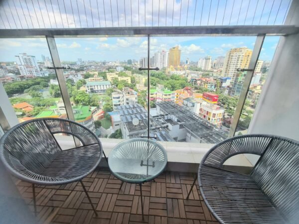 Sparkling city view 3BRs apartment for rent at Vinhomes Metropolis (1)