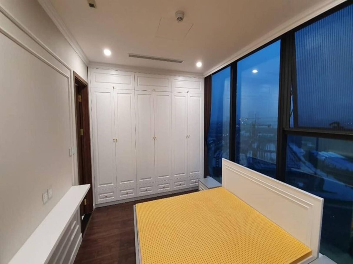 Very cheap 3BRs apartment for rent in Sunshine City (6)