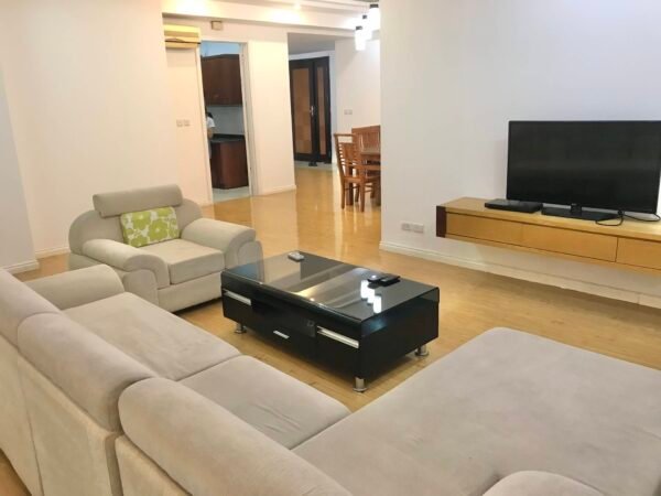 Fully furnished apartment for rent in E1 Ciputra (2)