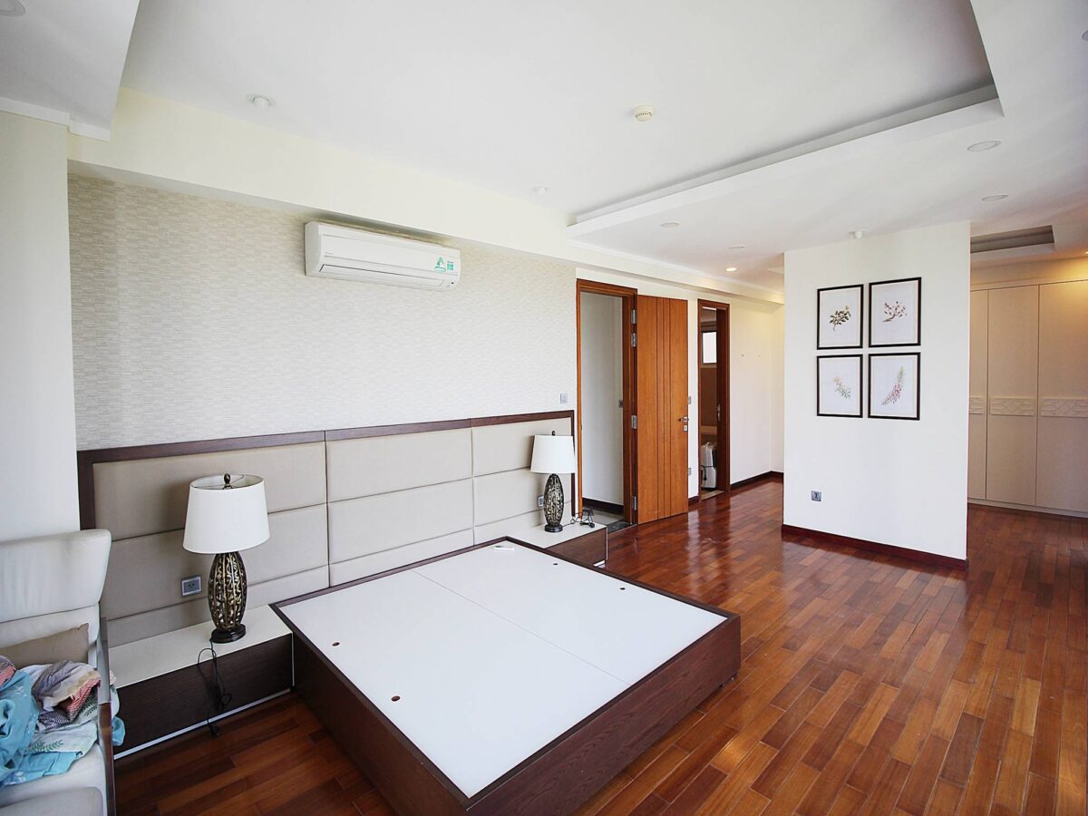 Huge apartment in L2 Ciputra for rent (18)