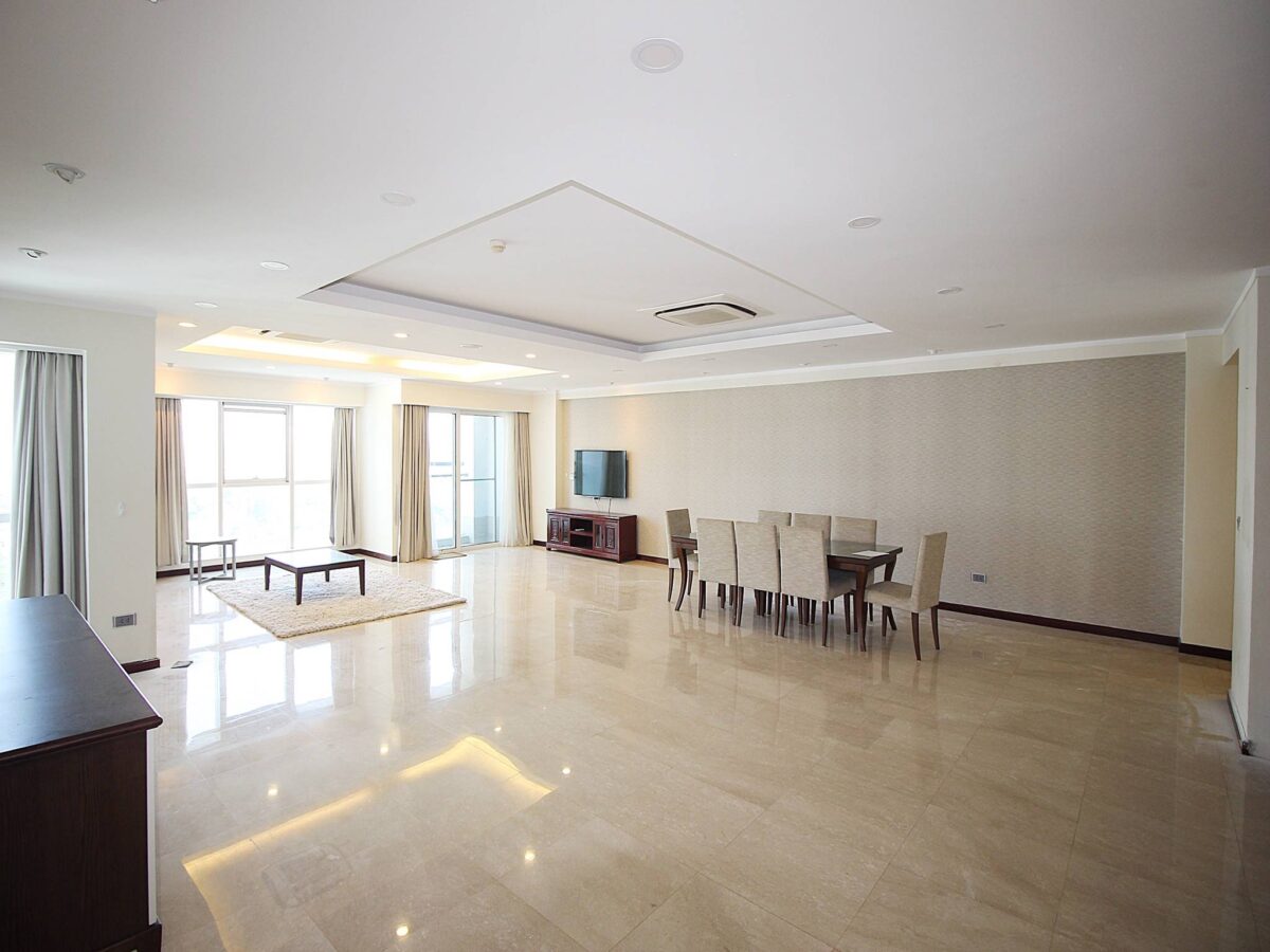 Huge apartment in L2 Ciputra for rent (4)