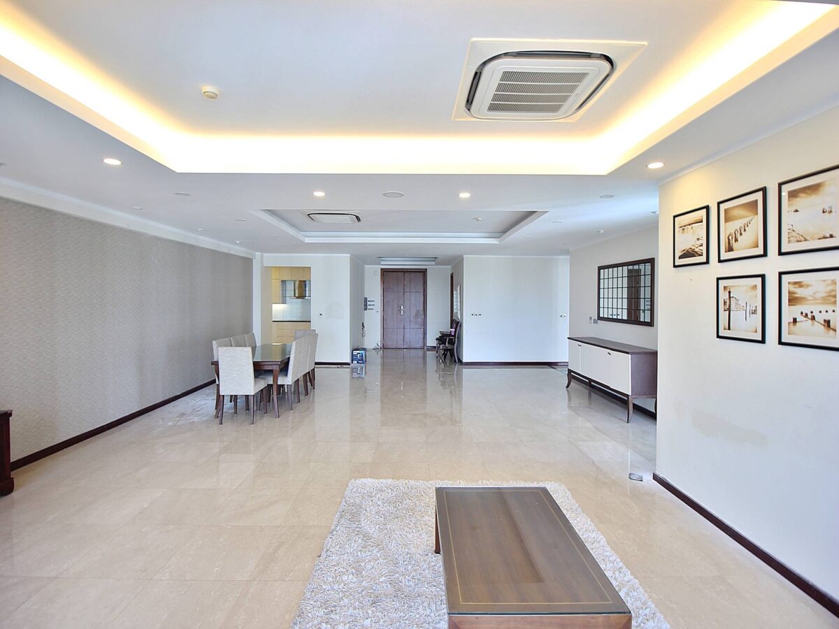 Huge apartment in L2 Ciputra for rent (5)