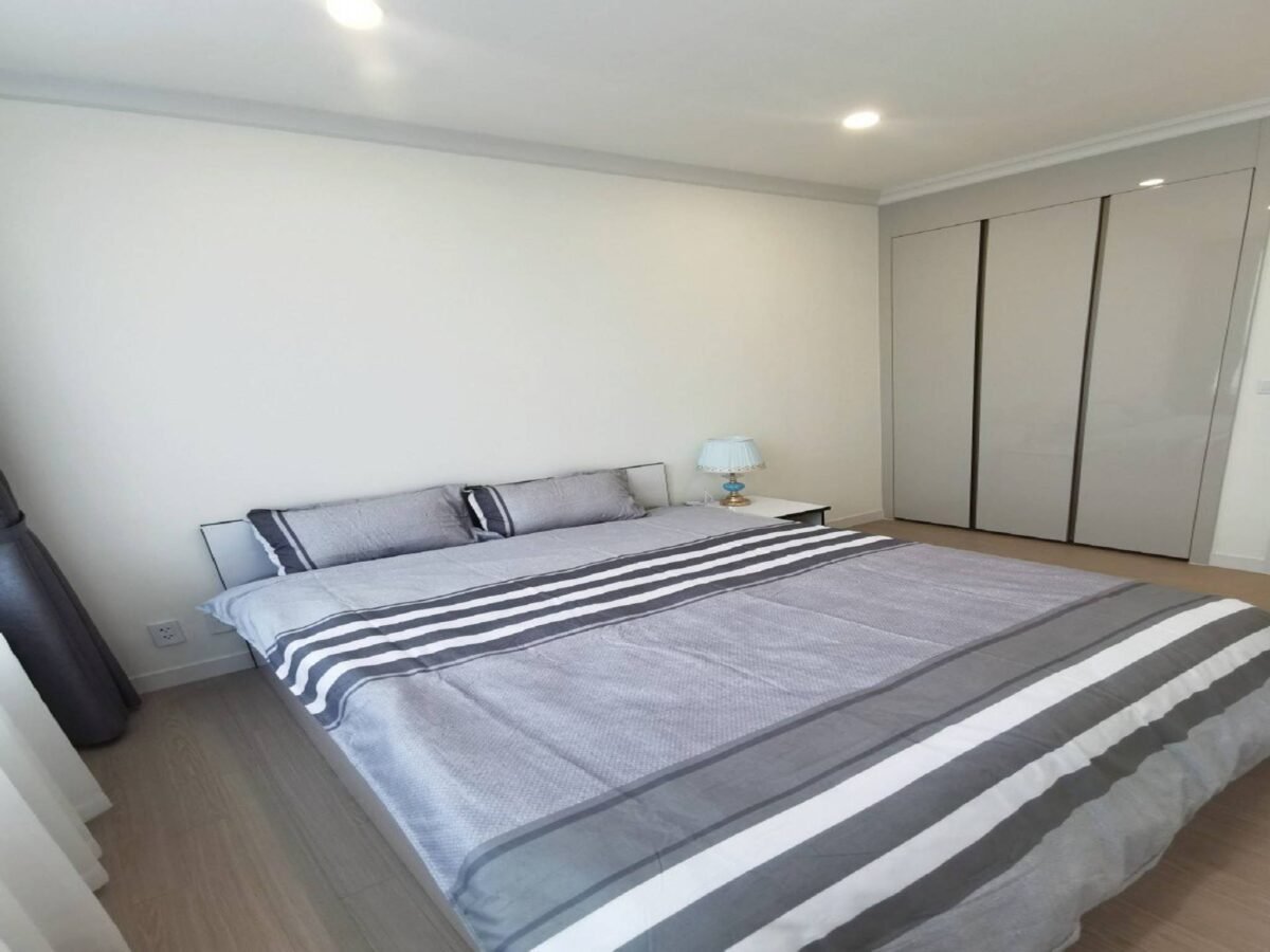 Modernly furnished 3BRs apartment at Starlake for rent (10)