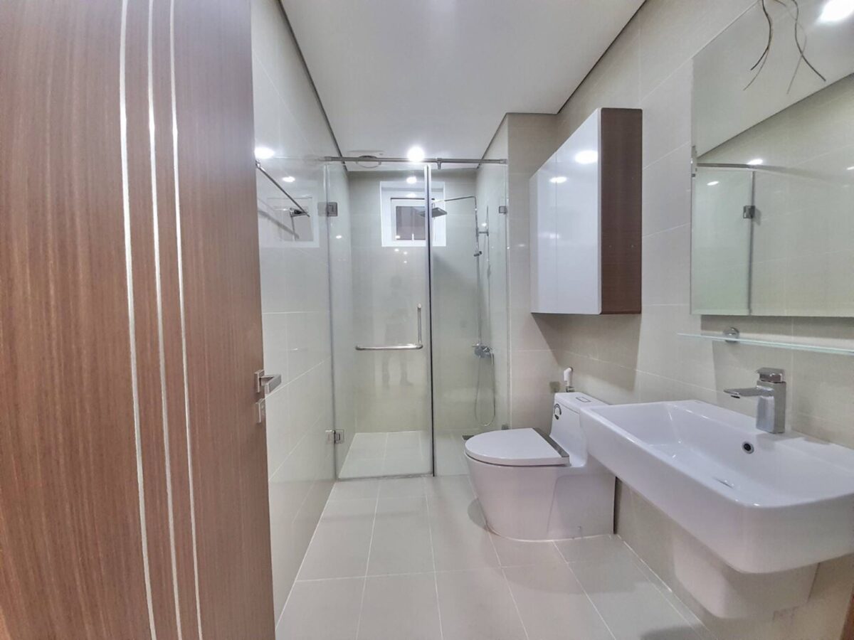 Bright 3BEDs apartment in L5 Ciputra for rent (10)