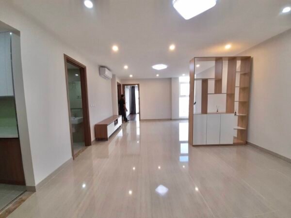 Bright 3BEDs apartment in L5 Ciputra for rent (2)
