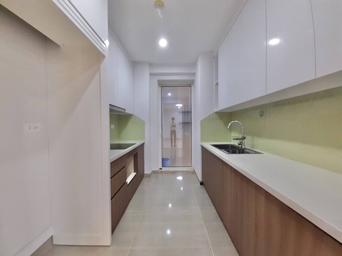 Bright 3BEDs apartment in L5 Ciputra for rent (3)