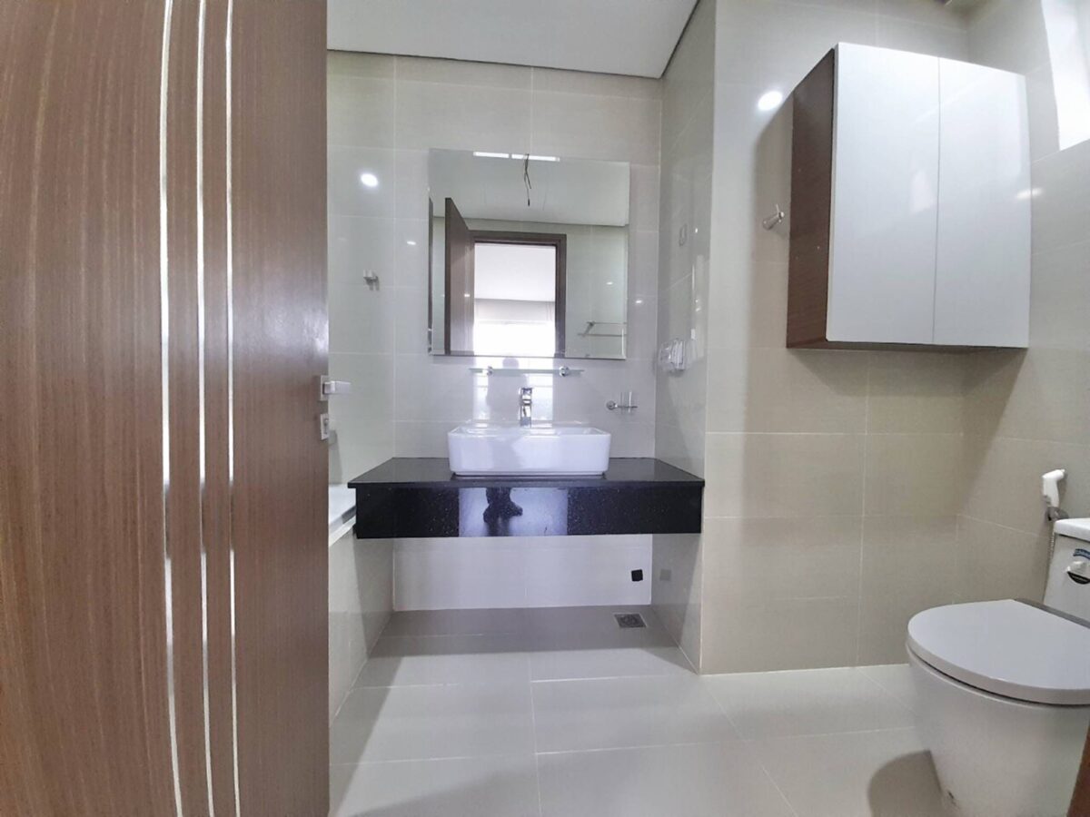 Bright 3BEDs apartment in L5 Ciputra for rent (9)