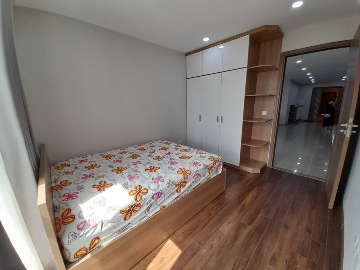 Cozy 114 sq.m apartment in L4 Ciputra for rent (8)