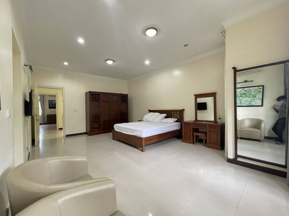 Cheap 198sq.m Ciputra villa for rent (17)