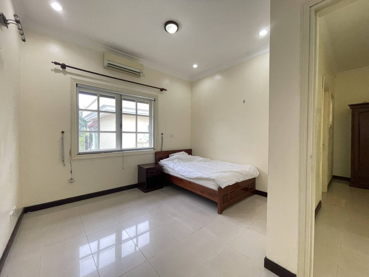 Cheap 198sq.m Ciputra villa for rent (19)