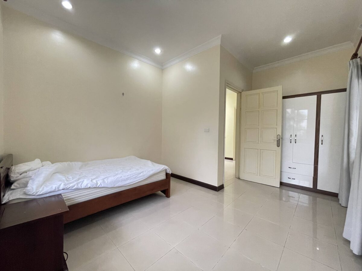 Cheap 198sq.m Ciputra villa for rent (25)