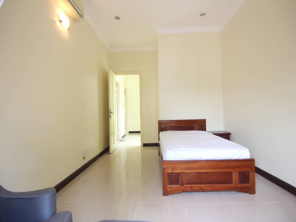 Cheap 198sq.m Ciputra villa for rent (8)