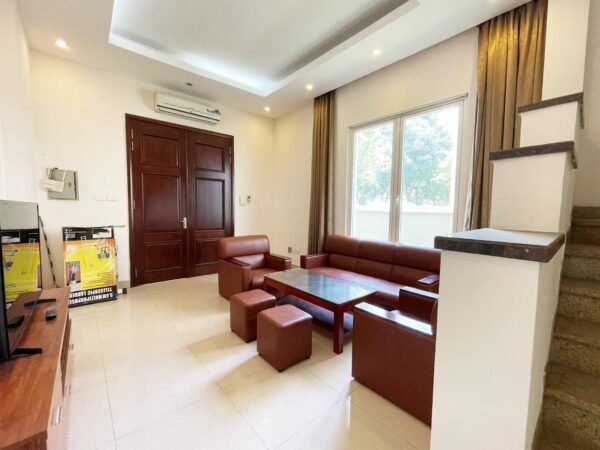 Good 225sq.m villa for rent in Vinhomes Riverside Hoa Sua (1)