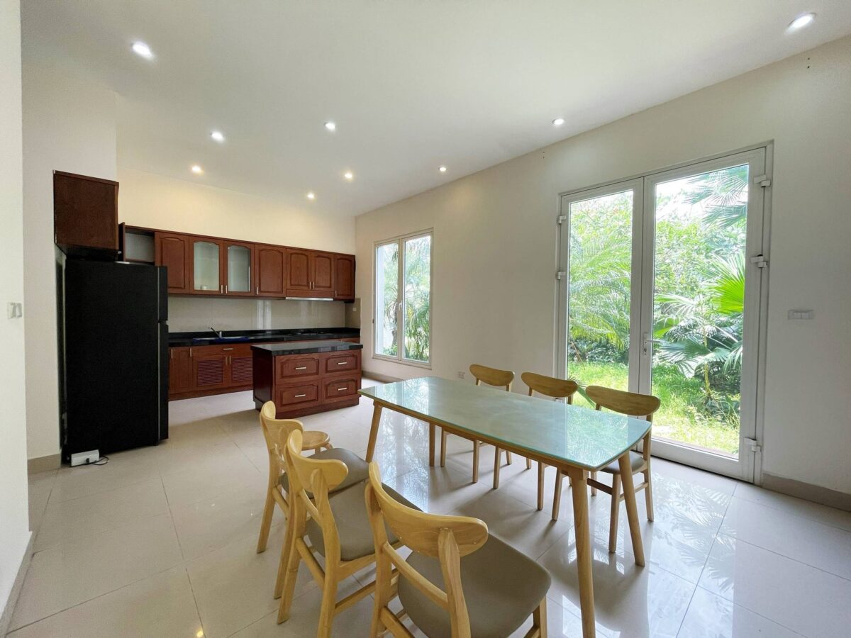 Good 225sq.m villa for rent in Vinhomes Riverside Hoa Sua (3)