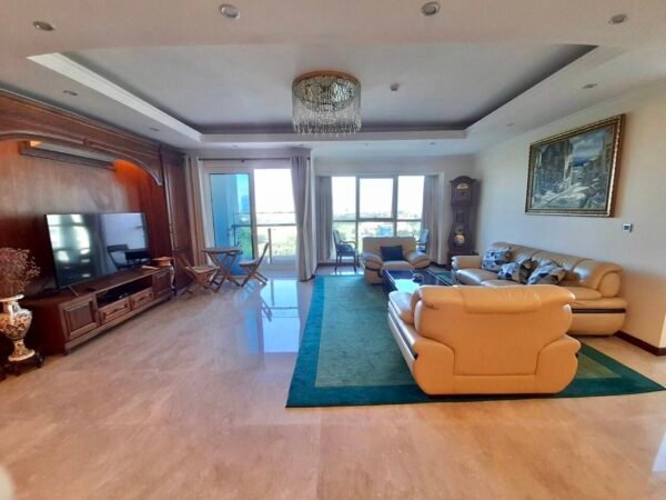 Great 267sqm apartment in L1 Ciputra for rent (1)