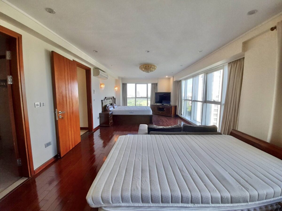 Great 267sqm apartment in L1 Ciputra for rent (14)