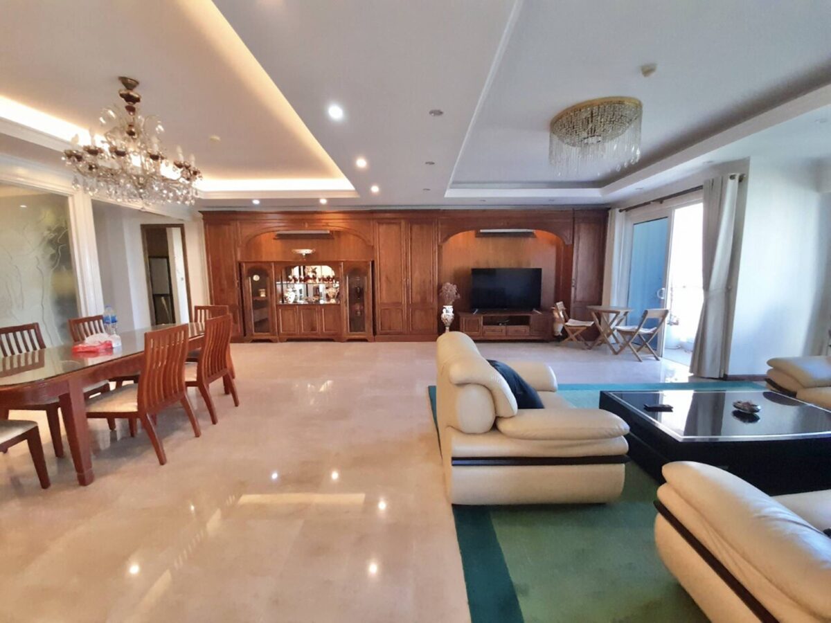 Great 267sqm apartment in L1 Ciputra for rent (2)