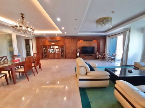 Great 267sqm apartment in L1 Ciputra for rent (2)