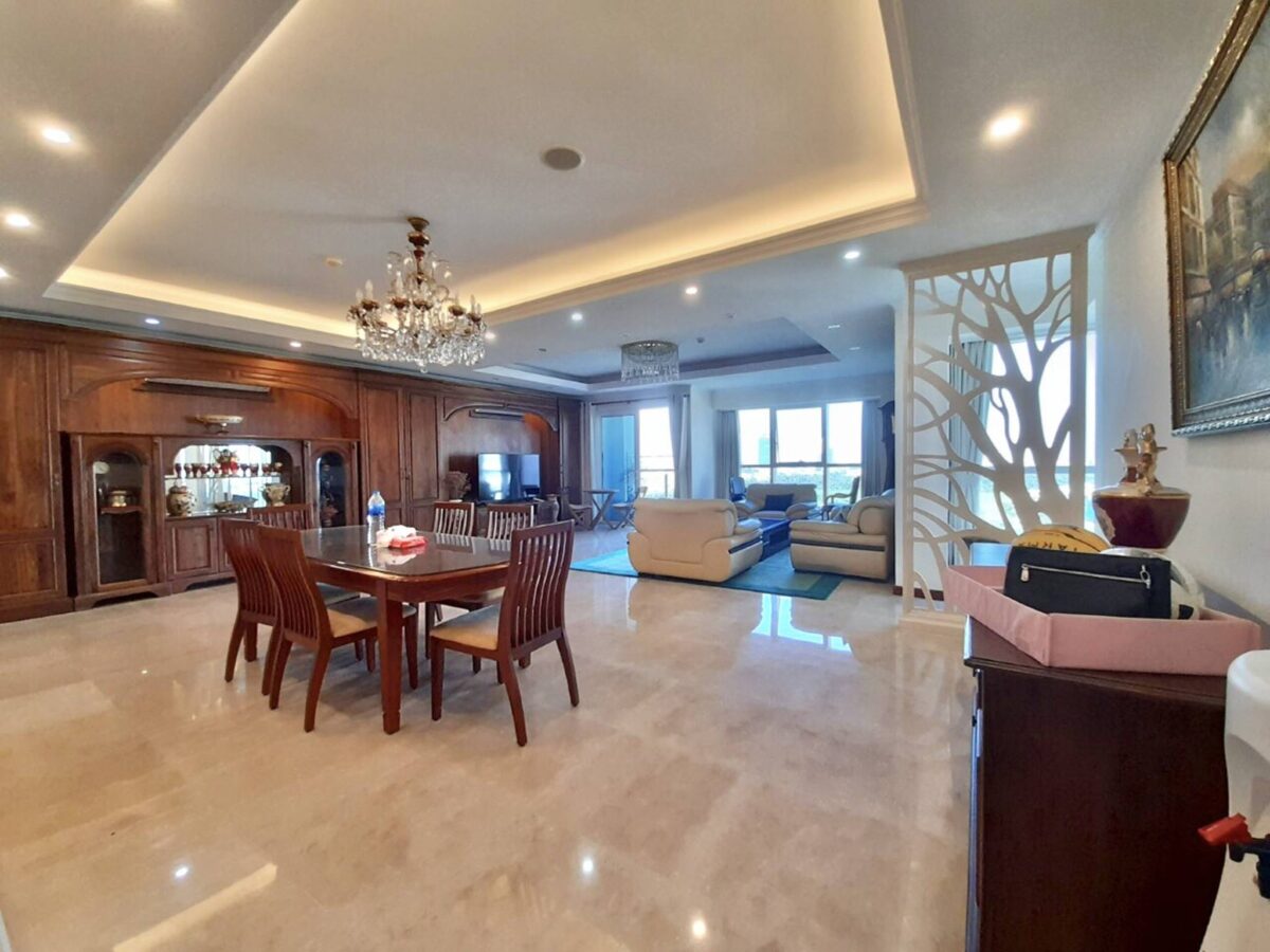 Great 267sqm apartment in L1 Ciputra for rent (3)