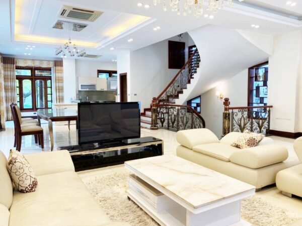 Huge 4BRs isolated villa for rent in Vinhomes Riverside Bang Lang (1)