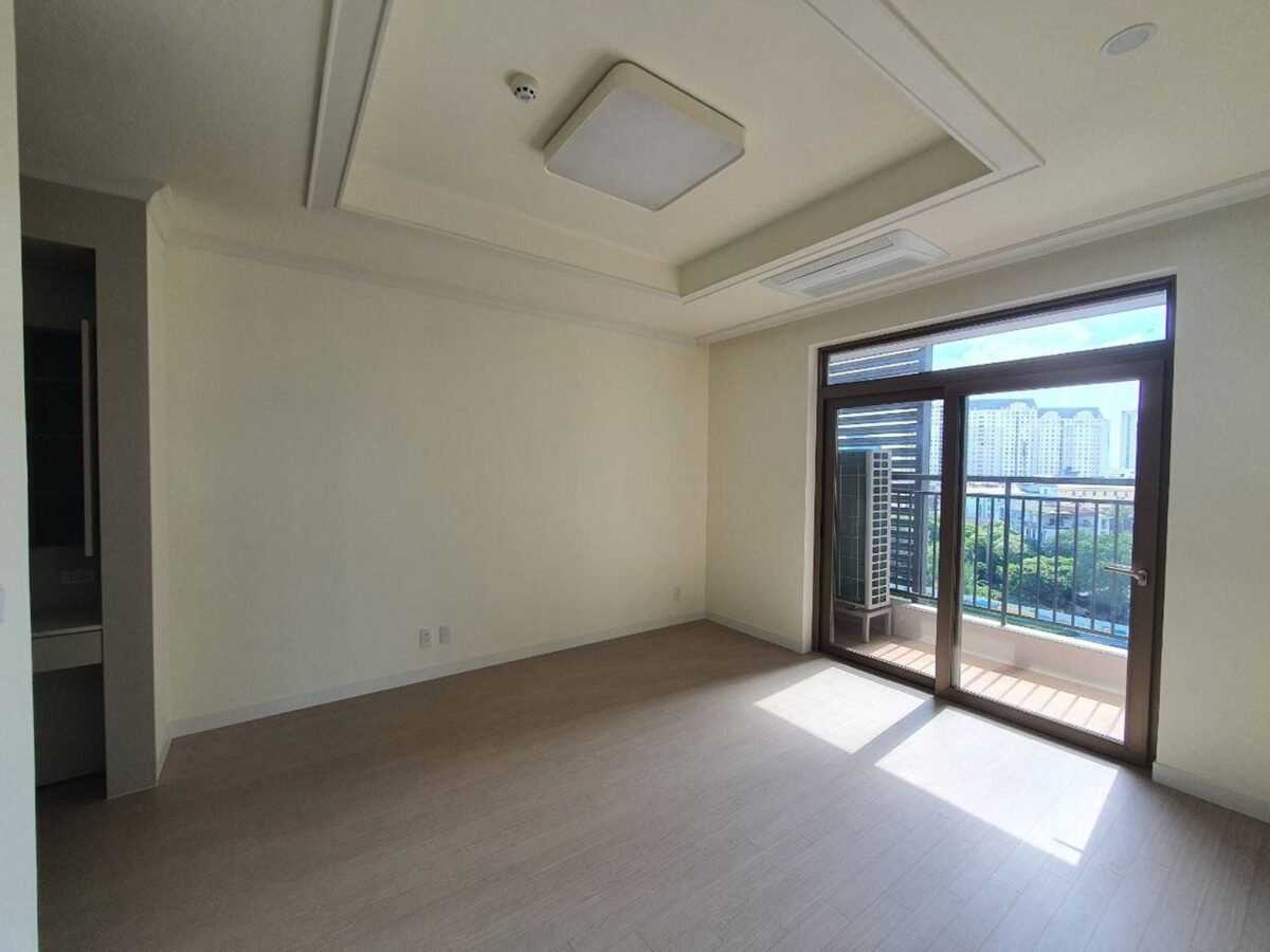 Majestic unfurnished 3BRs apartment for rent in Starlake Hanoi (6)