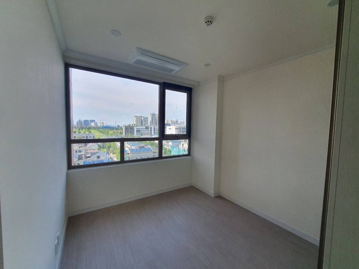 Majestic unfurnished 3BRs apartment for rent in Starlake Hanoi (7)