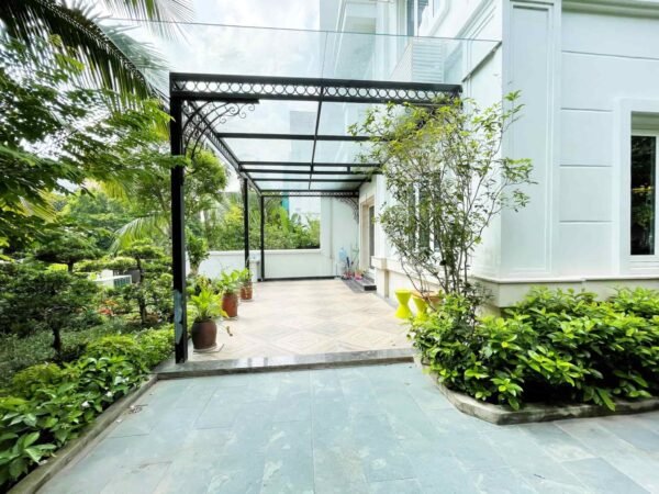 Modern 4BR villa for rent in Vinhomes Riverside Hoa Lan (2)-min