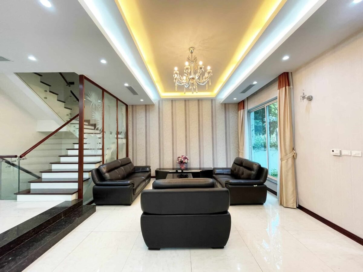 Modern 4BR villa for rent in Vinhomes Riverside Hoa Lan (4)-min