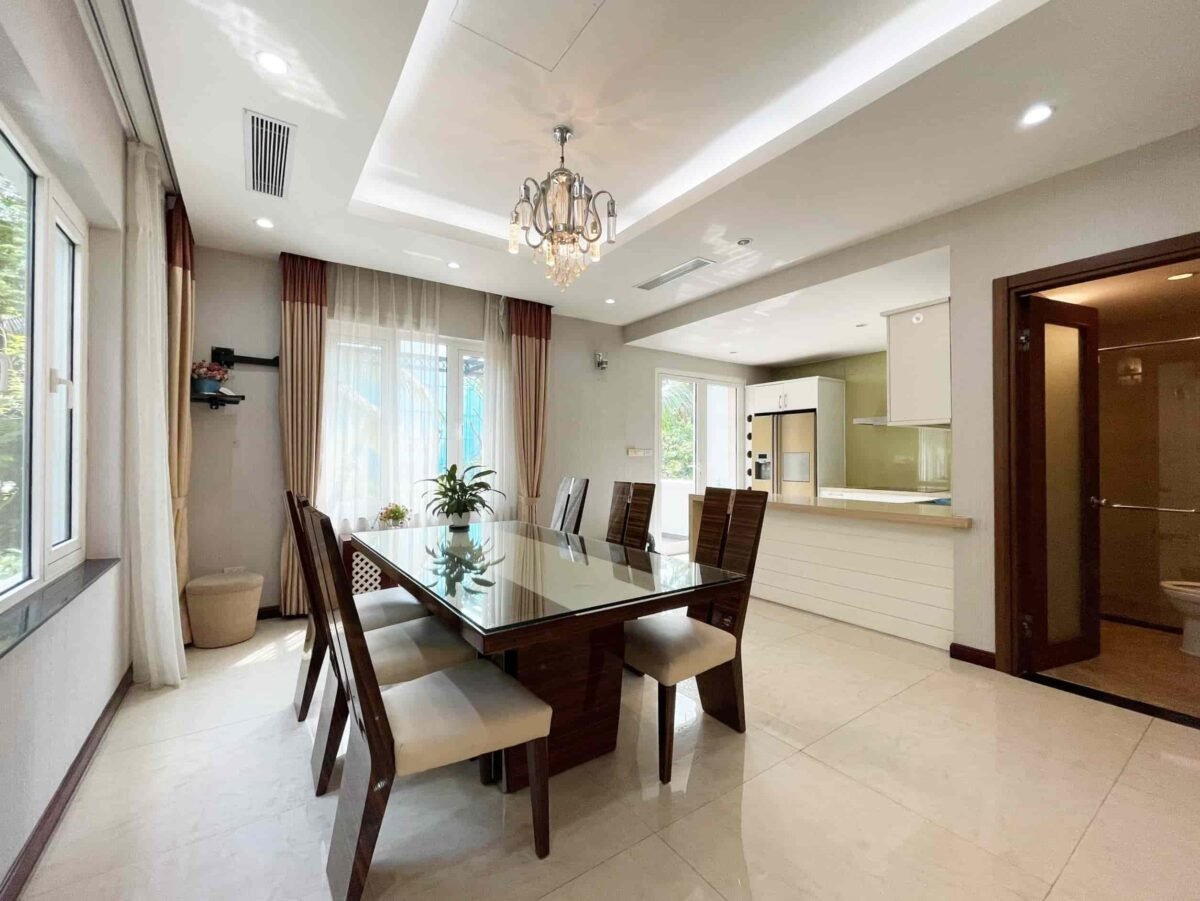 Modern 4BR villa for rent in Vinhomes Riverside Hoa Lan (6)-min